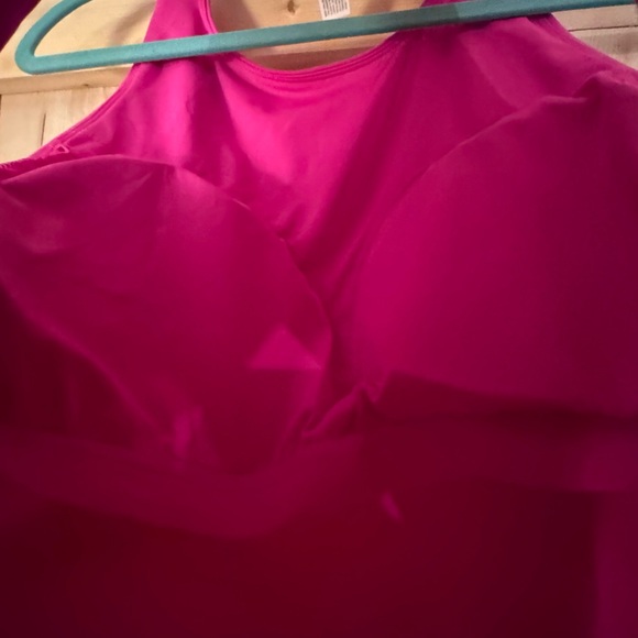 NWT all in motion work out top - Picture 3 of 4